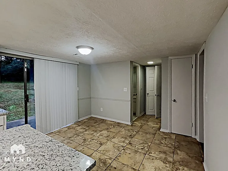 785 Edenton Ct — Photo 6