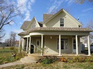 607 N 4th St, Tecumseh, NE 68450
