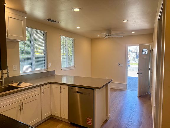 4th image of 4126 F St