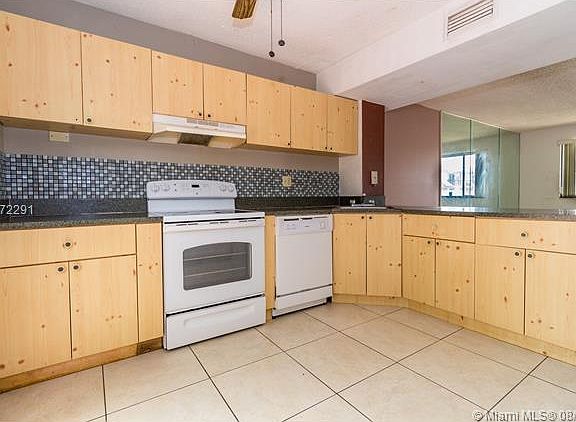 3rd image of 1927 SW 107th Ave APT 307