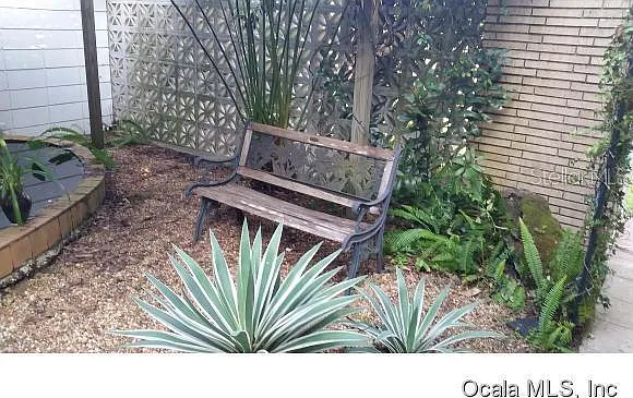 908 SE 23rd St — Photo 9