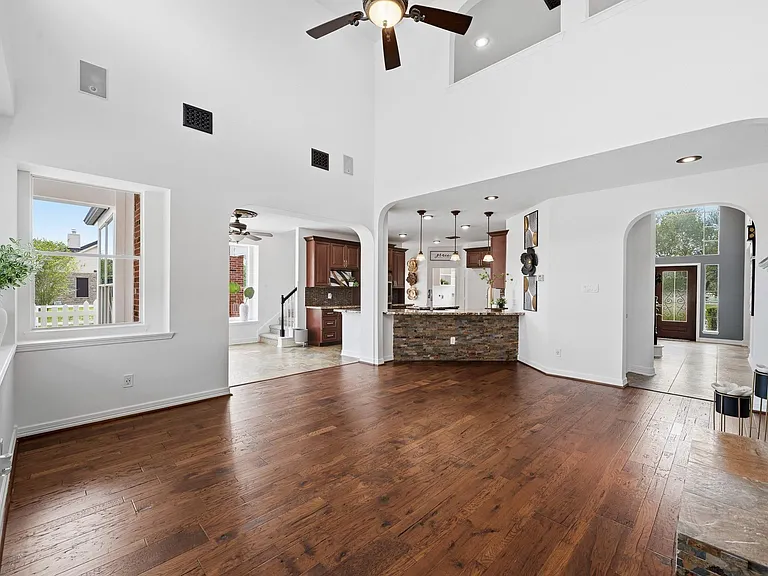 7211 Savannah Glen Ln W — Photo 13