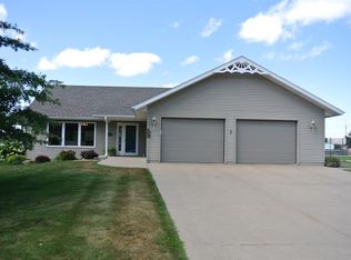 7 Colony Ct, Osage, IA 50461