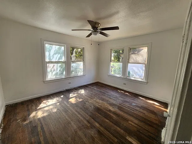 3 bed, 1.0 bath, 1295 sqft, $975 — Photo 4