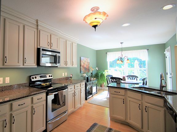 5th image of 712 Schiller Ct