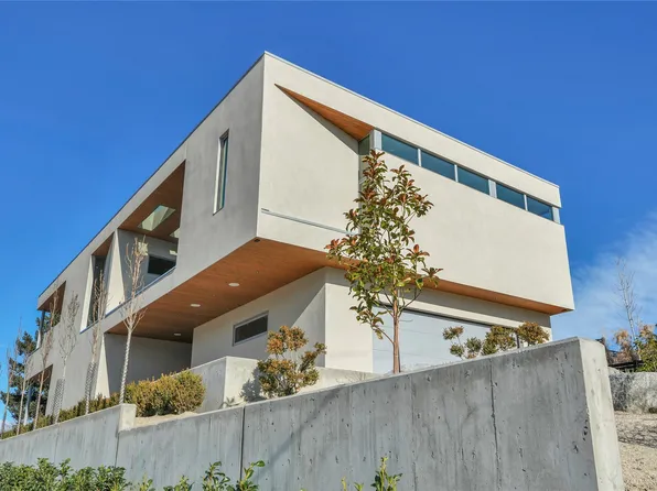 765 Westminster Ave E, Penticton, BC V2A 1H6