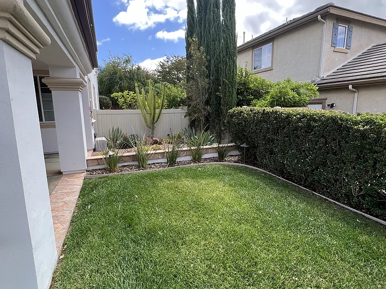 42251 Harwick Ln — Photo 7