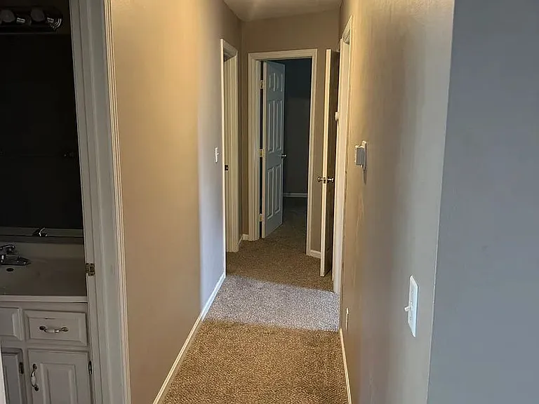 2400 SW Stowe Dr — Photo 3