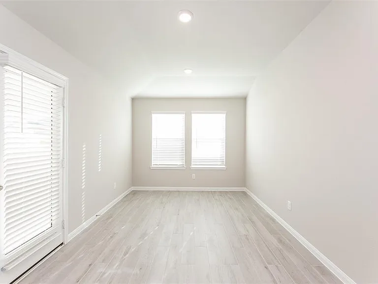 7214 Toluca Dr — Photo 9