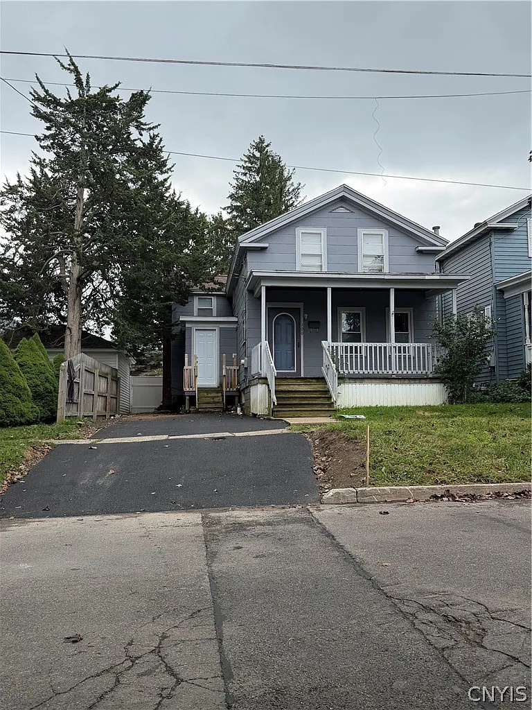 3 bed, 2.0 bath, 1048 sqft, $1,700 — Photo 1