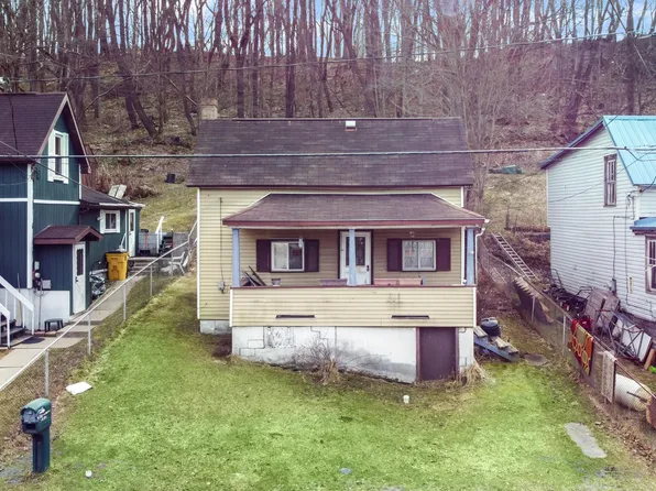 2005 Puritan Rd, Portage, PA 15946