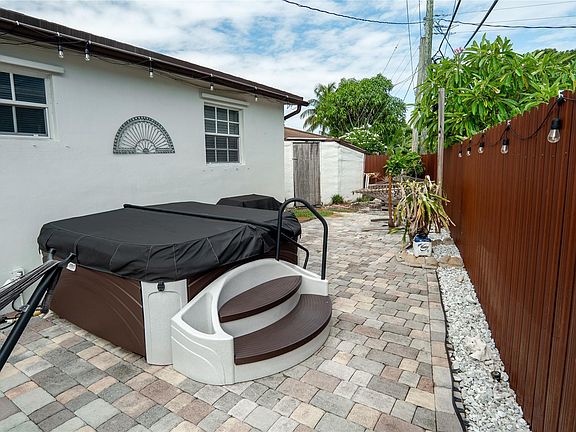 4th image of 5601 NE 8th Avenue