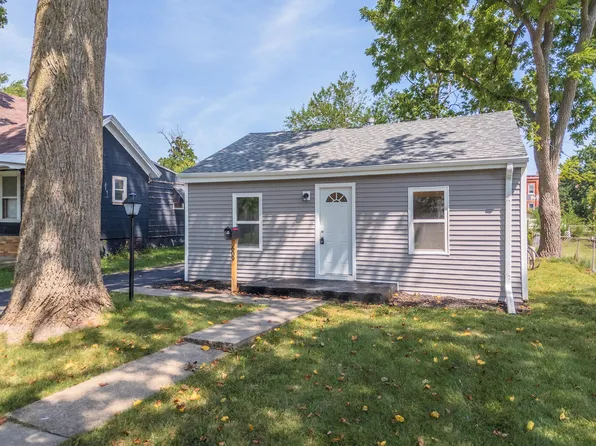 609 E Livingston St, Pontiac, IL 61764