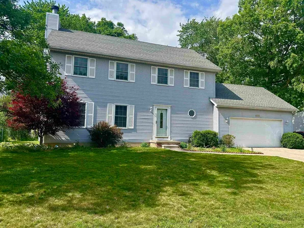 400 Hemlock Ln, Marysville, MI 48040