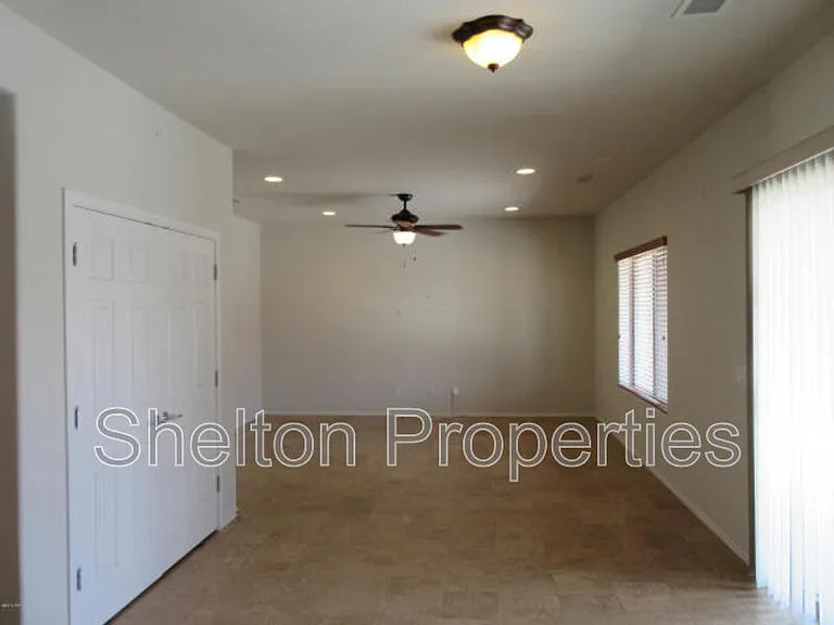 20384 N 261st Dr — Photo 8