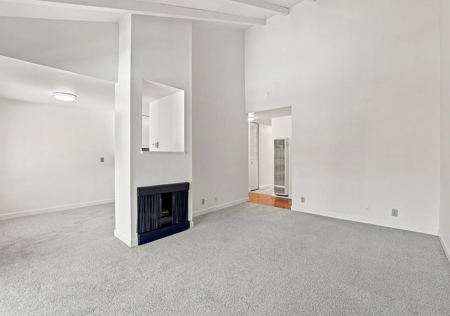 Freshly Updated Condo with Pool Views and Modern Finishes — Photo 3