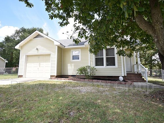 2nd image of 121 Sprucepine Dr