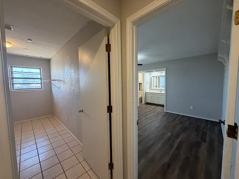 3401 Essex Ave — Photo 17