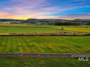 10165 Clear View Ln, Emmett, ID 83617