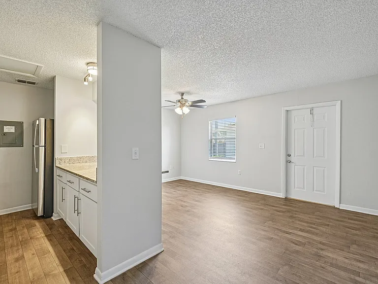 12-web-or-mls-Harden Blvd-S2503-011