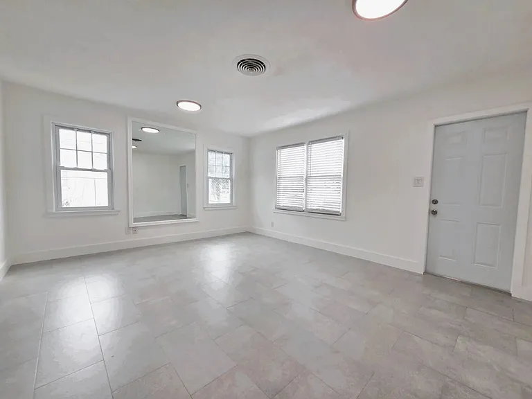 813 S 6th St — Photo 3