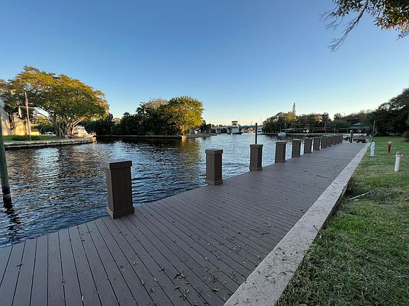 3rd image of 1100 SW 14th Ter