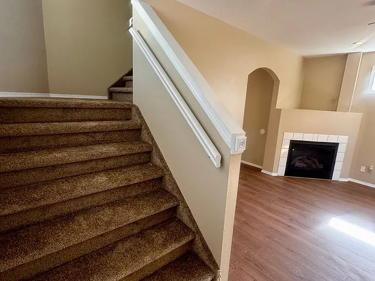 2429 E Monument St — Photo 17