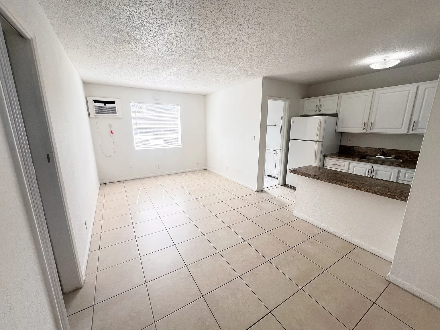 116 Ne 9 Th St (1142 Realty Inc) Cozy Terrace Please Read The Note List Of Vendor - 536-14 — Photo 3