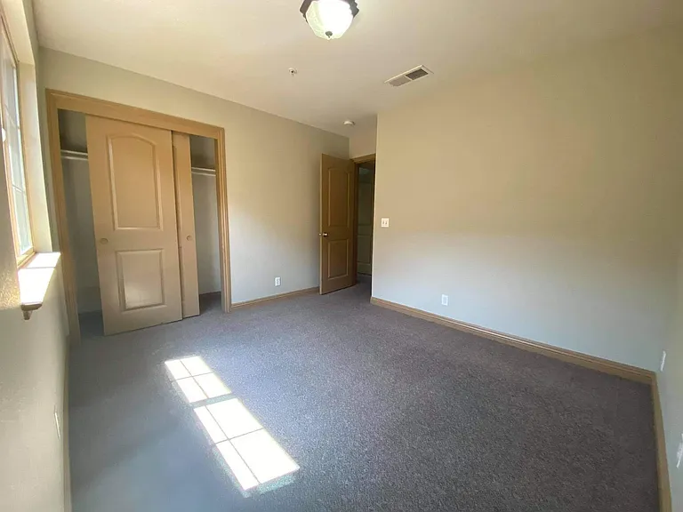 819 H St #13 — Photo 18