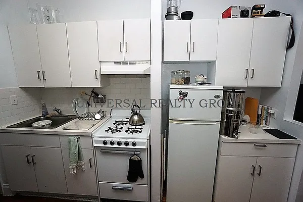 Rented by Universal Realty Group | media 5