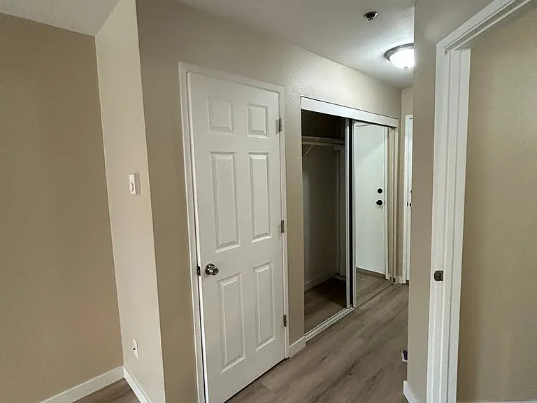 121 NW 21st St #8 — Photo 5
