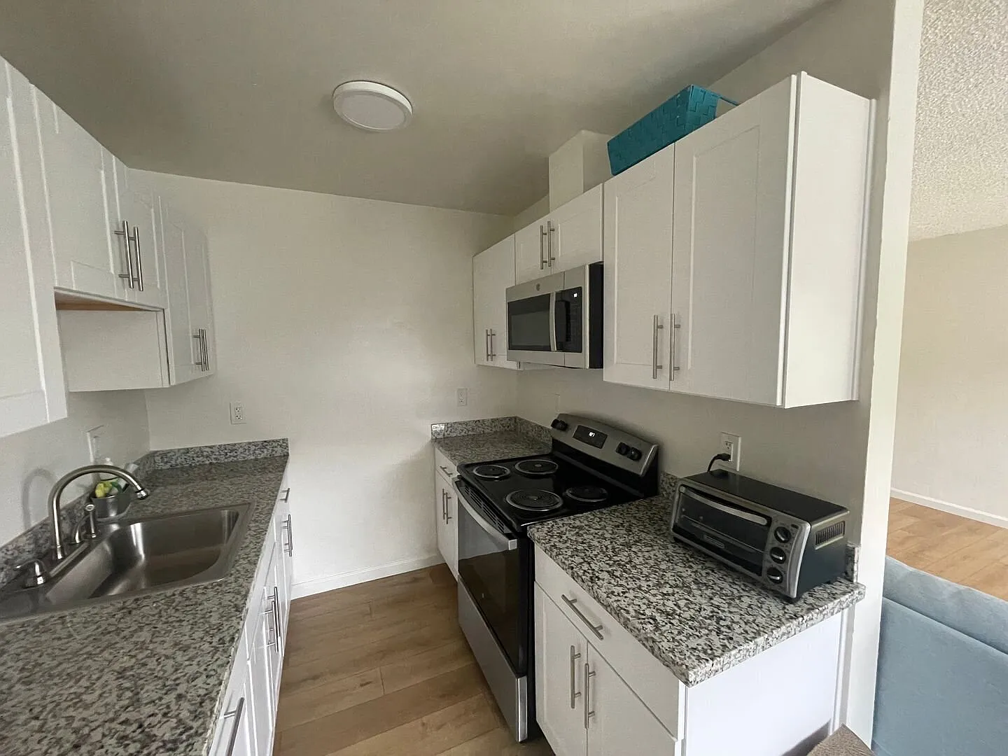 2 Bedroom Available Now - Remodeled - 4 Blocks from the Lake!! — Photo 1