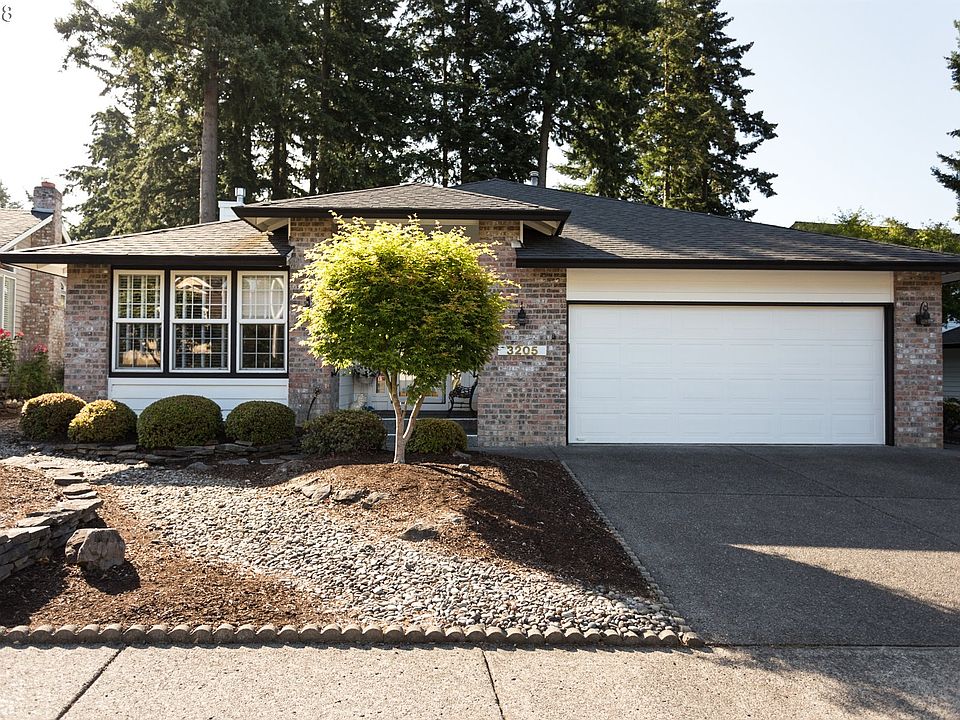 1st image of 3205 SE Spyglass Dr