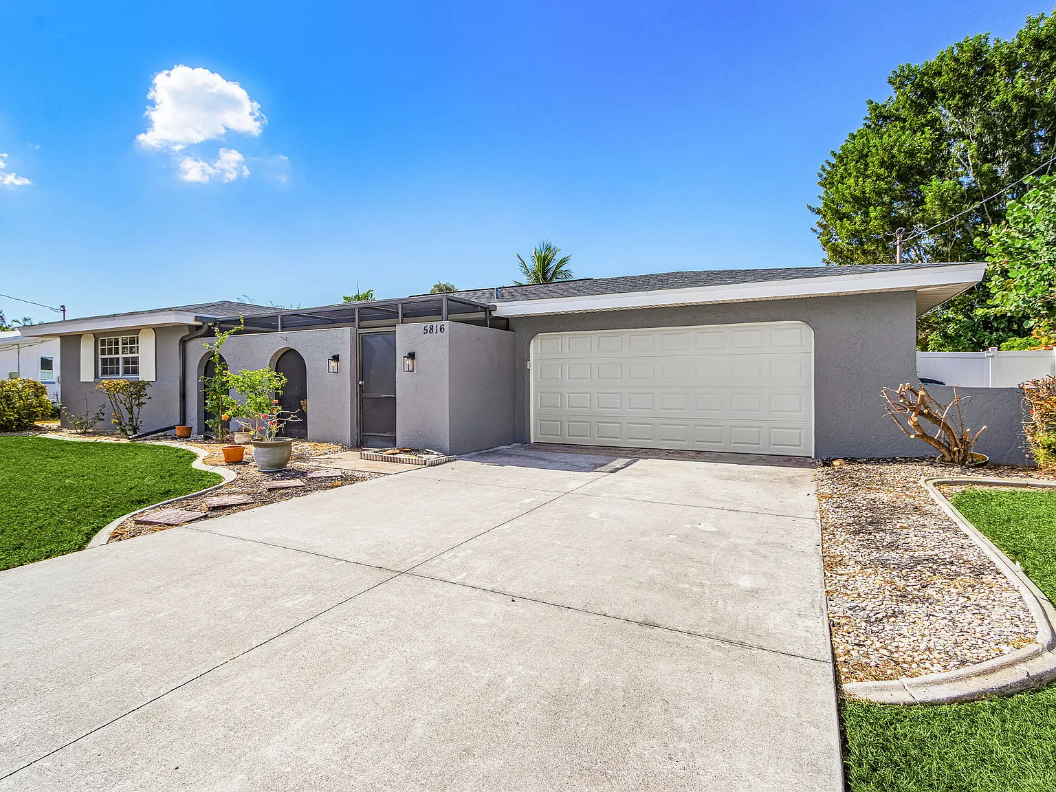 Short Term Cape Coral Pool Home for Rent — Photo 2