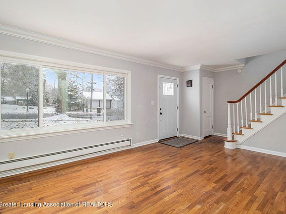 3rd image of 710 S Dexter Dr