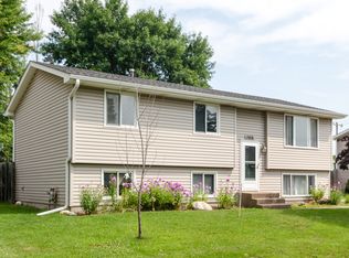 1988 Robin Ln N, Centerville, MN 55038