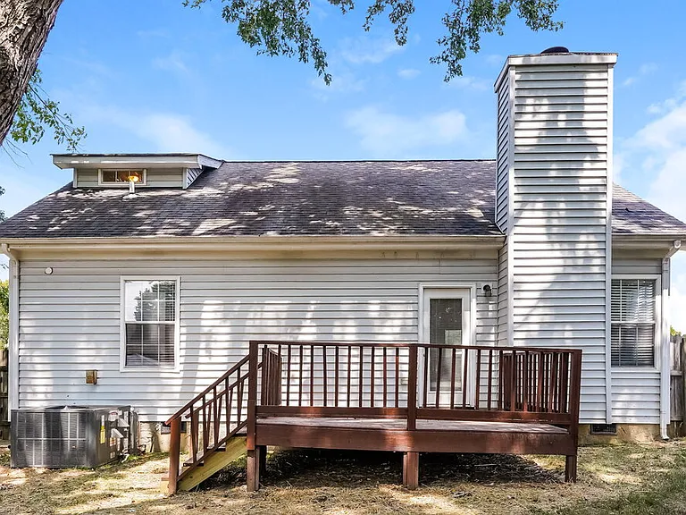 1502 Cedardale Rd — Photo 17