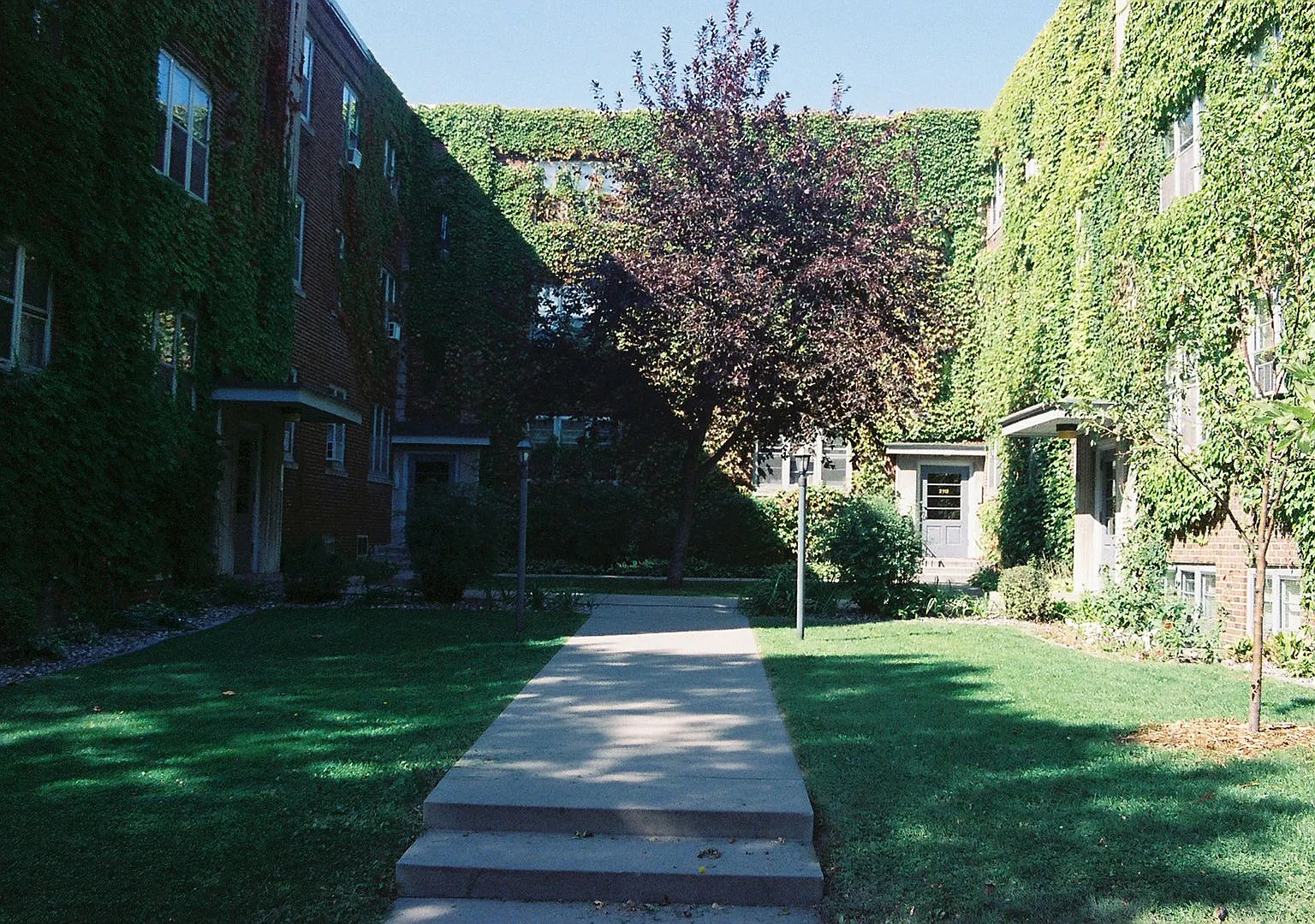 Stanley Hall Court Apartments — Photo 1