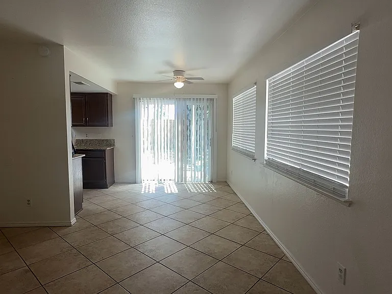 1096 Burton St — Photo 6