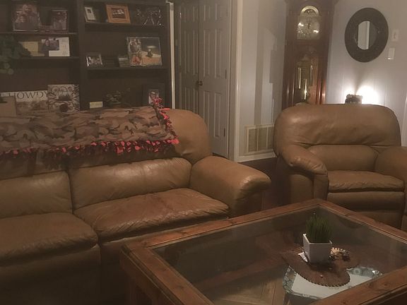 4th image of 210 Canyon Dr