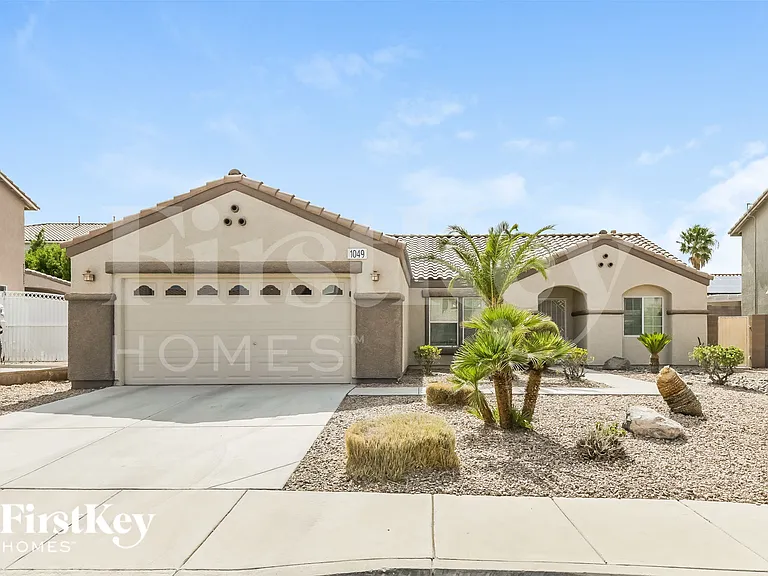 1049 Silver Star St — Photo 1