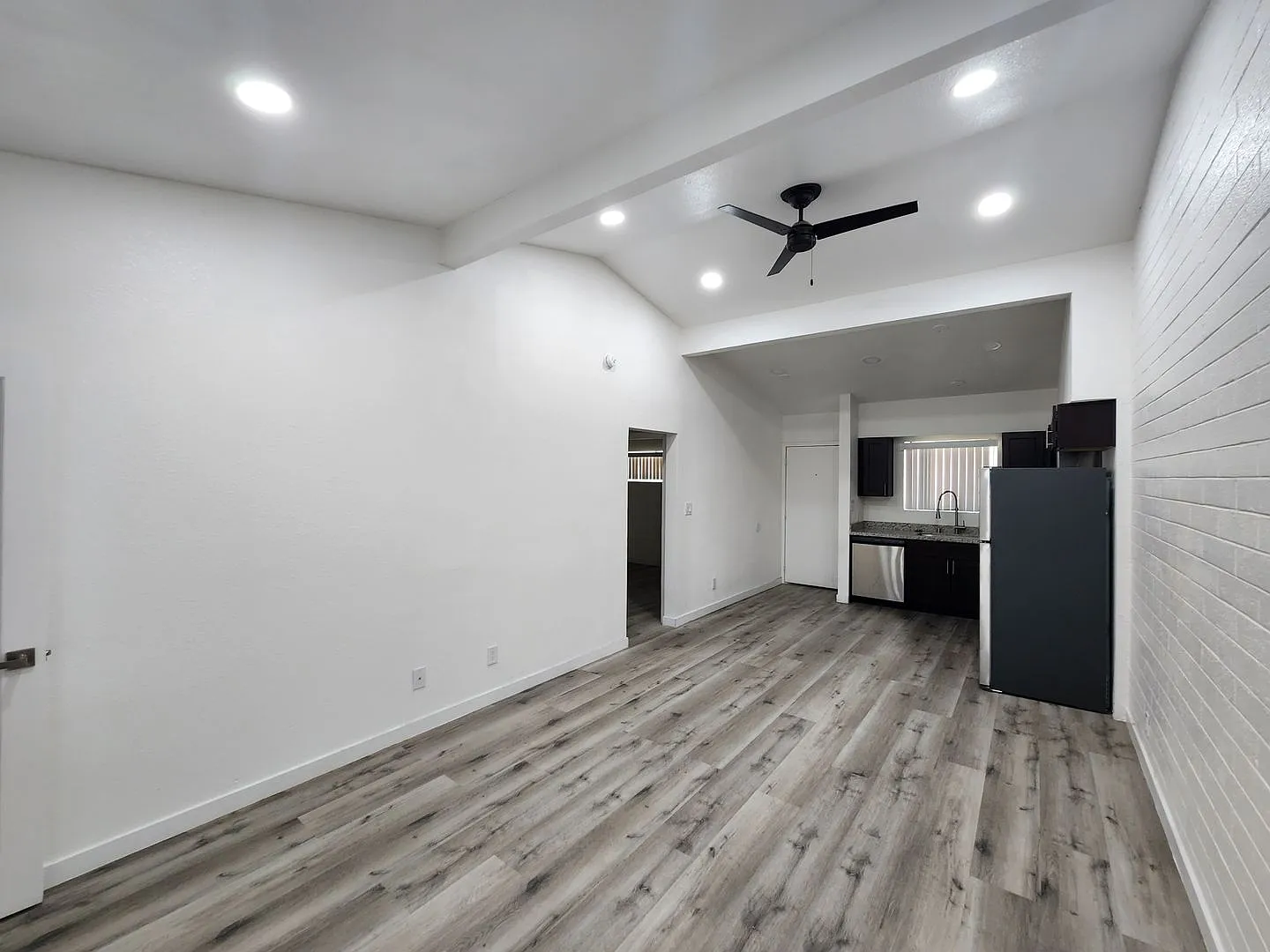 211 S 13th St Unit 04 — Photo 4