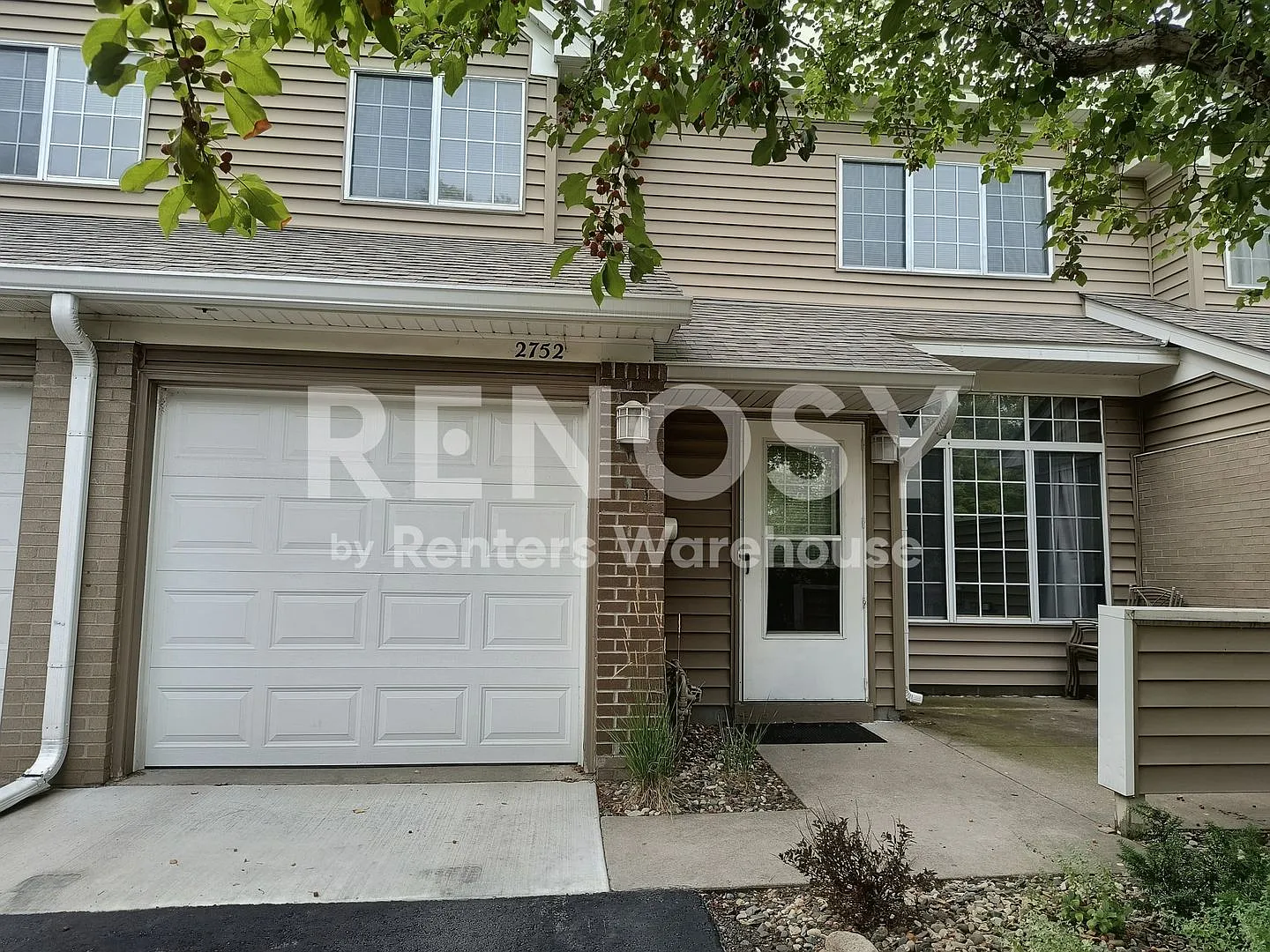 Available Now 2 Bedroom 1.5 Bath Townhouse in Minnetonka — Photo 1