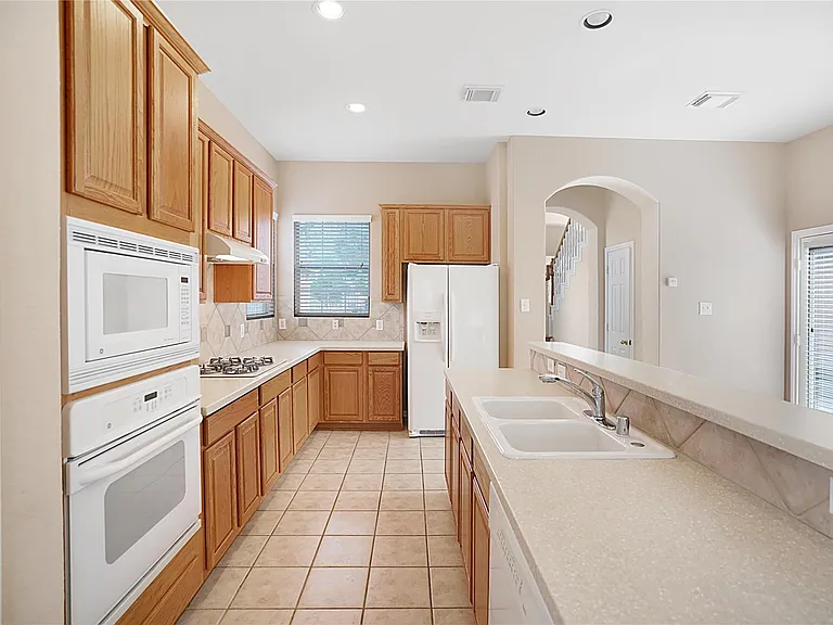 111 Zephyr Bend Pl — Photo 13