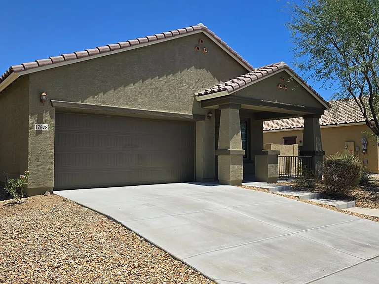 17878 W Desert Wind Dr — Photo 2