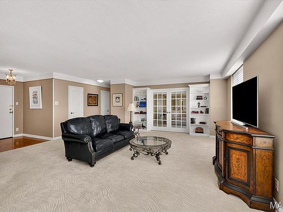 4th image of 900 S Hanley Rd APT 6C