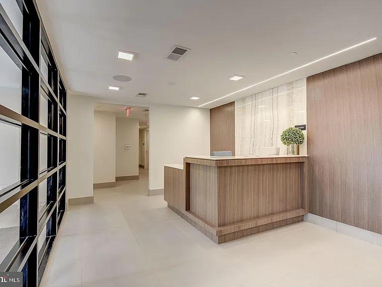1411 Key Blvd #406 — Photo 3