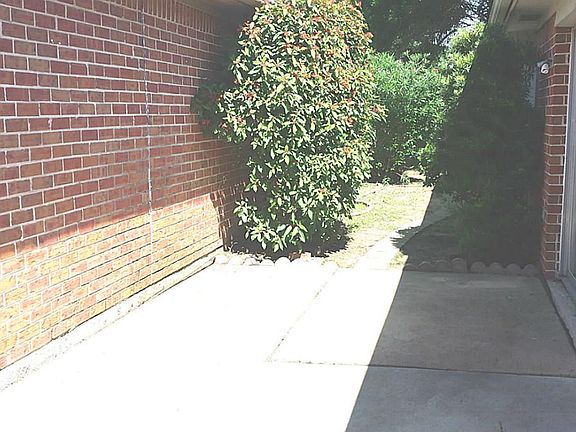 3rd image of 6602 Laurel Glen Dr