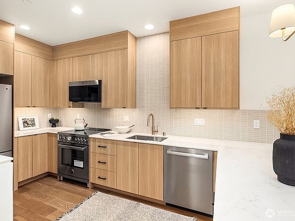 5th image of 4422 1st Avenue NE #A