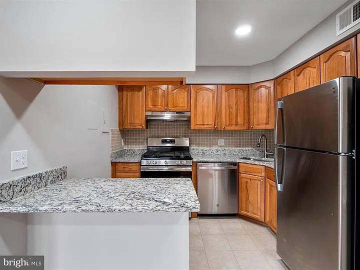2 bed, 925 sqft, $2,750 — Photo 2